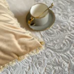 Perna Decorativa cu Ciucuri din Catifea cu Umplutura Siliconica Crem - imagine 2