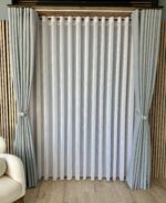 Perdea Albă cu Model În Dungi