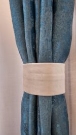 Set 2 Bucati Cordoane Catifea cu Arici Prindere Pentru Draperii Bej - imagine 2